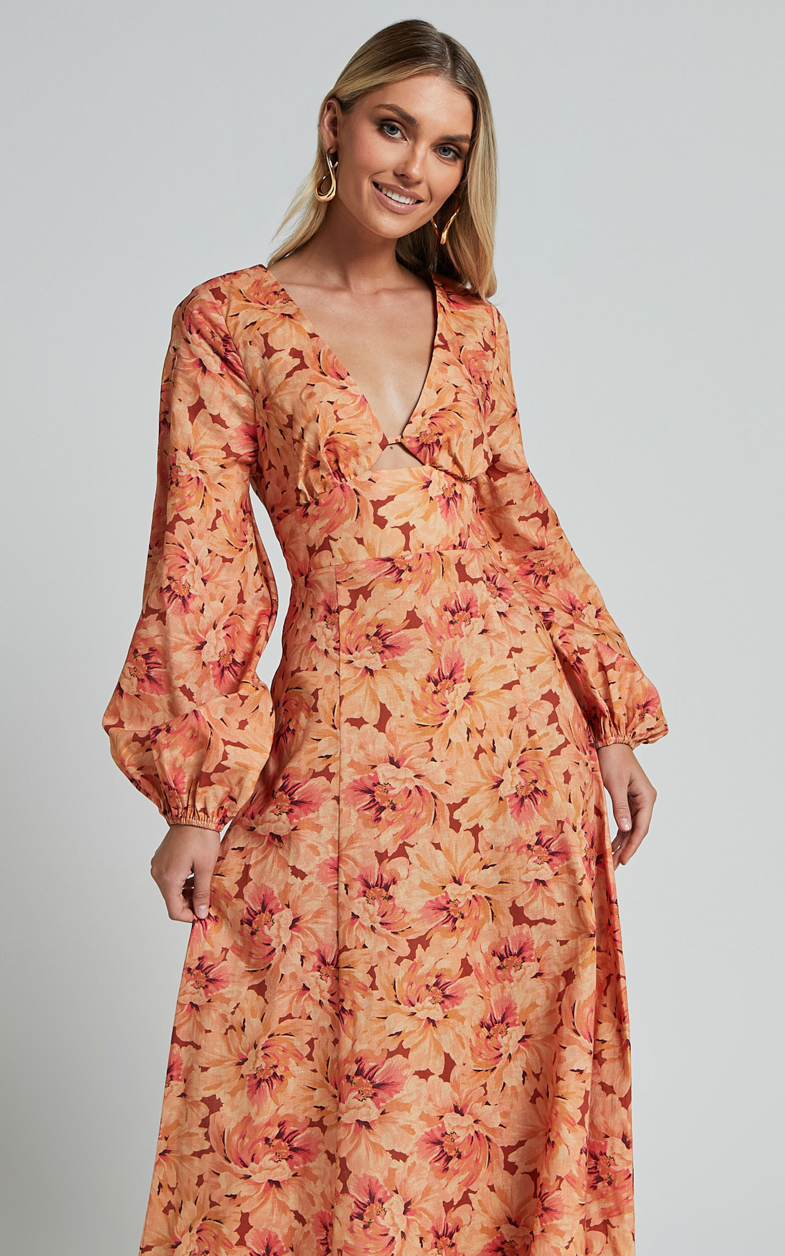 Amalie The Label - Maraien Linen Blend V Neck Front Keyhole Maxi Dress in Valencia Print