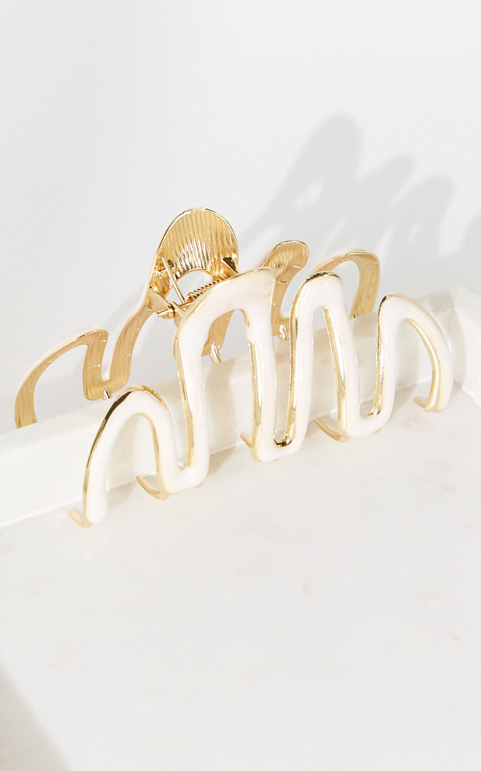 Tilly Hair Clip - Wavy Hair Clip in Cream/Gold