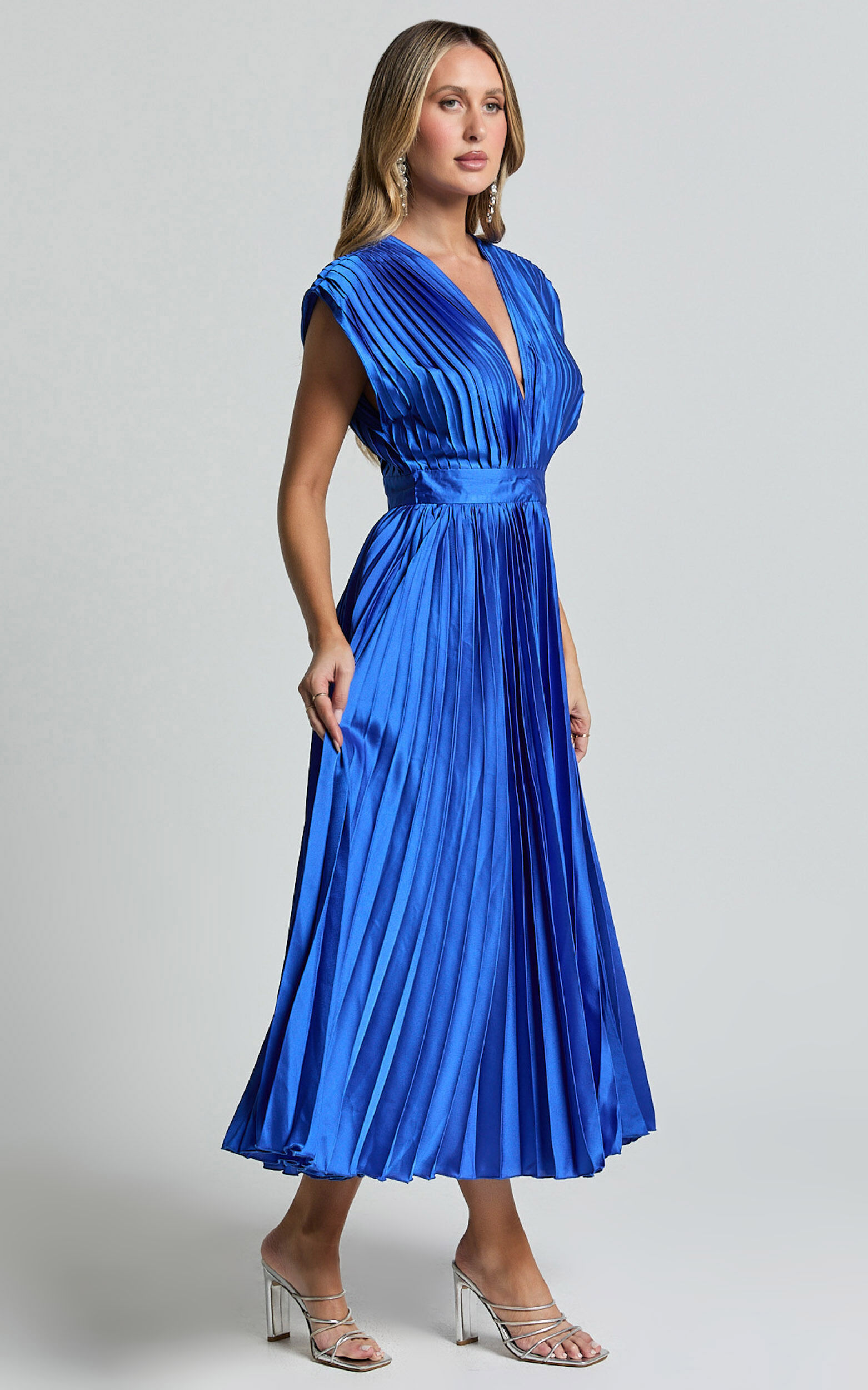 Della Midi Dress - Plunge Neck Short Sleeve Pleated Dress in Cobalt