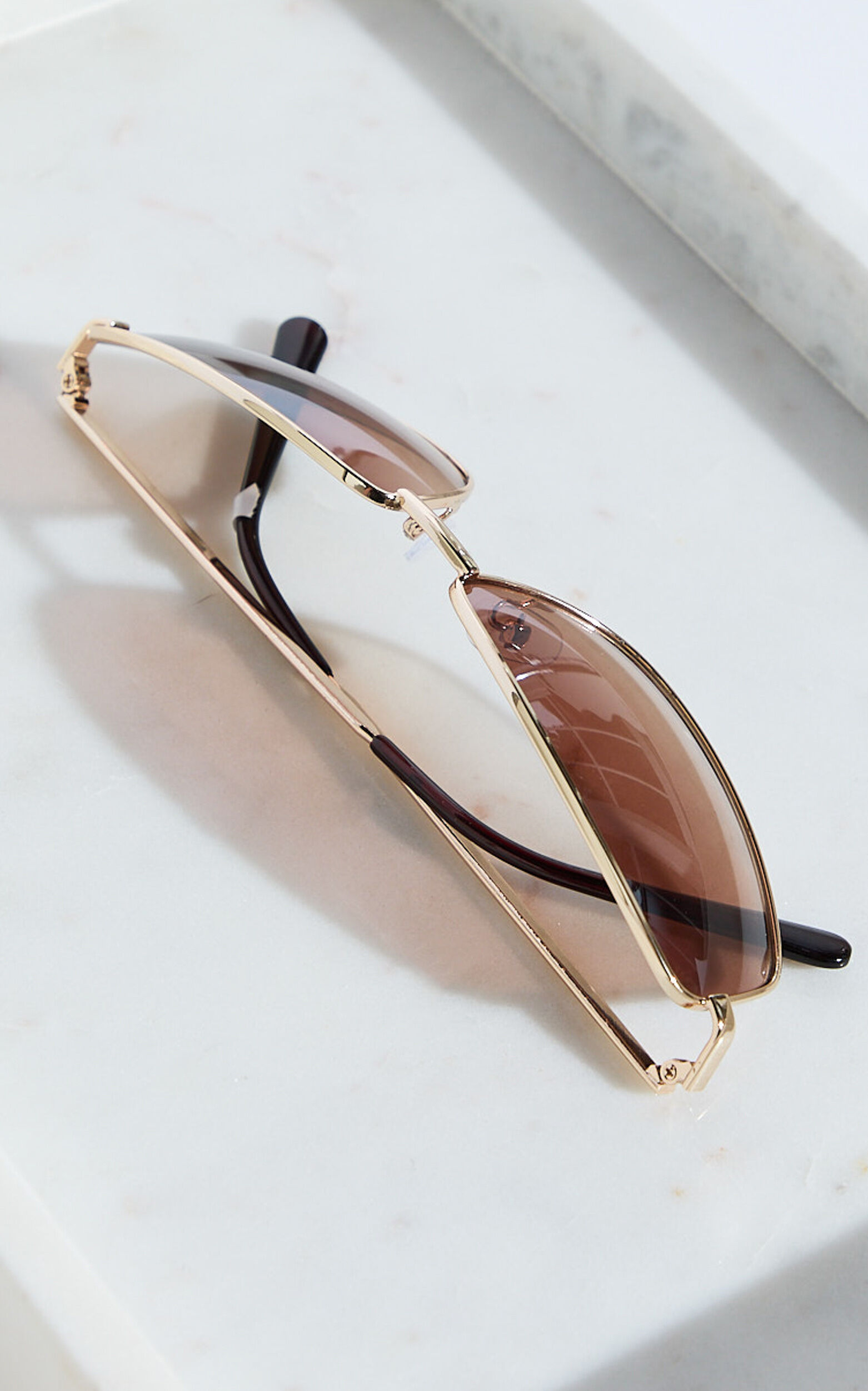 Leauna Sunglasses - Retro Oval Sunglasses in Gold/Brown