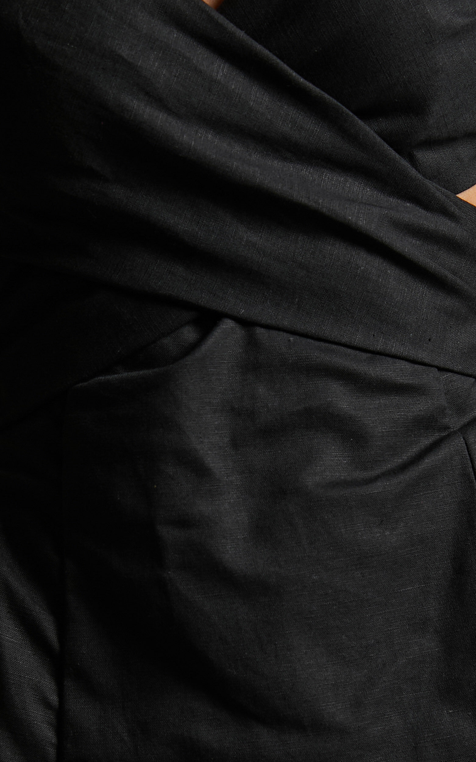 Amalie The Label - Janae Linen Blend Puff Sleeve Cut Out Midi Dress in Black