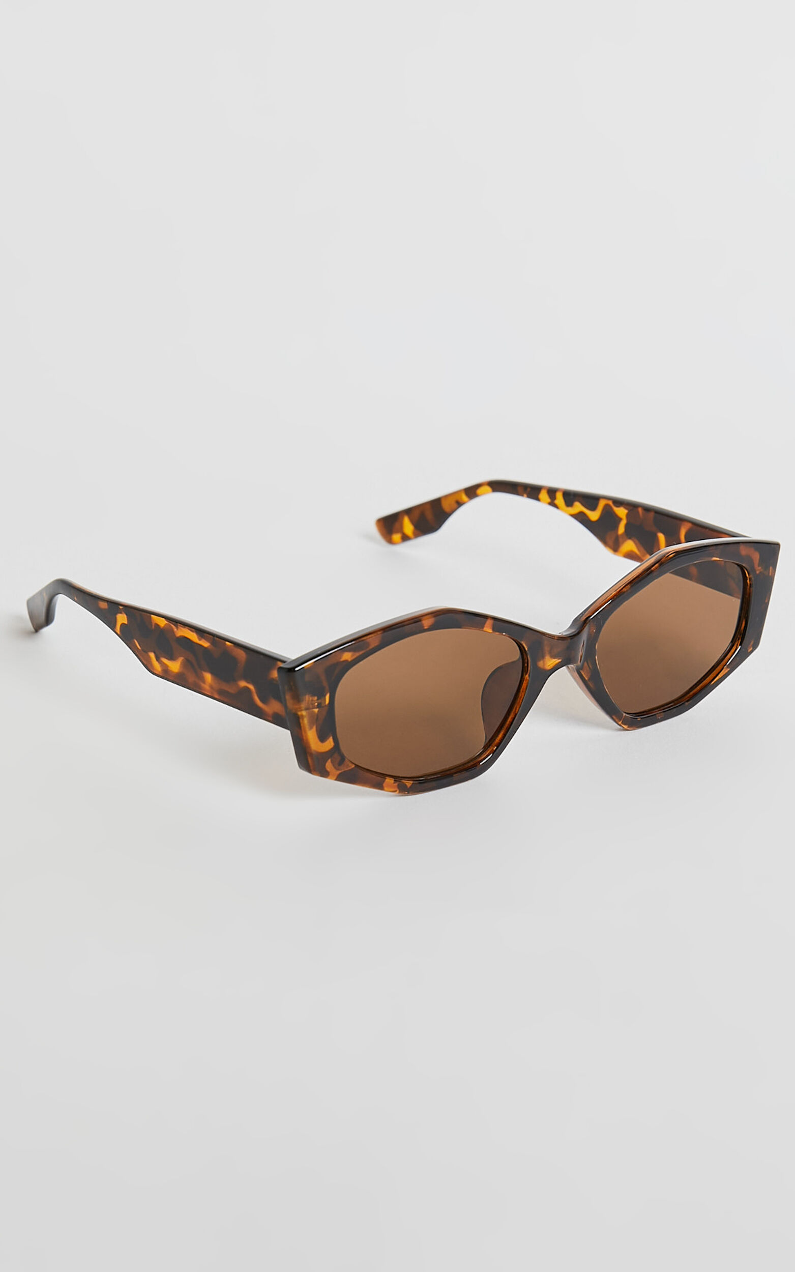 Keisha Sunglasses - Wide Rim Sunglasses in Tort