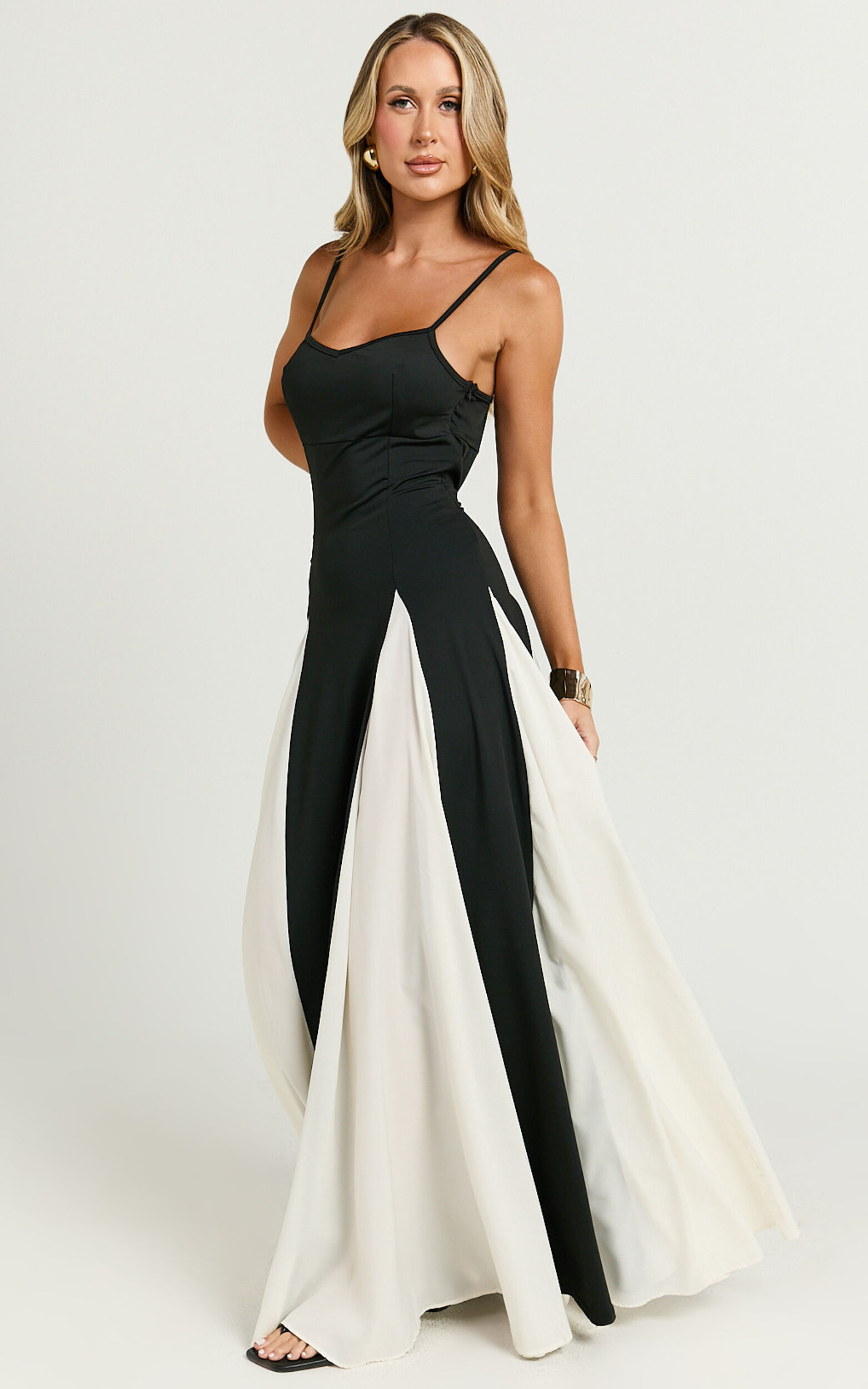 Rima Maxi Dress - Contrast Detail A-line Maxi Dress in Black