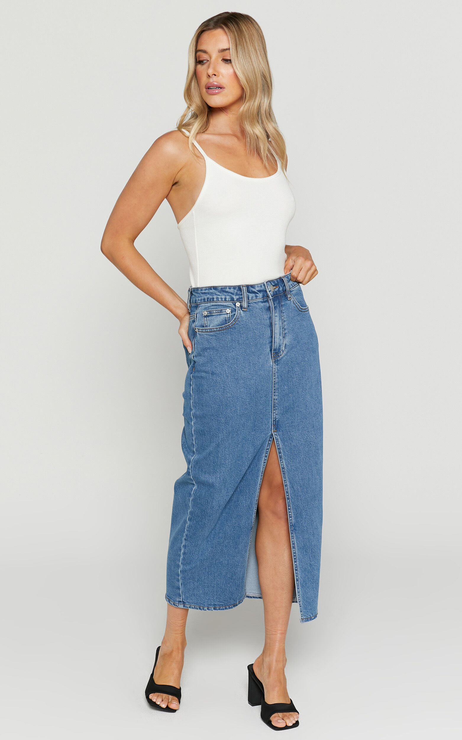 Anaya Midi Skirt - Denim Skirt in Mid Blue Wash