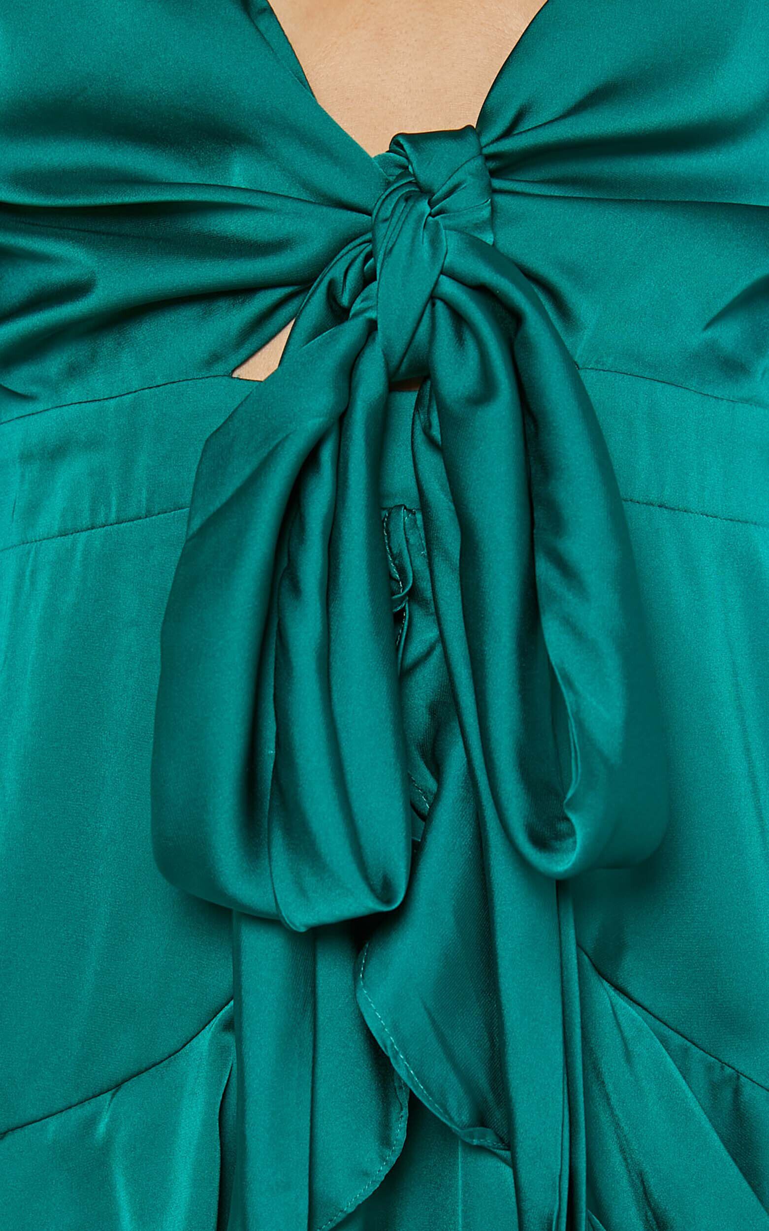 Carmella Mini Dress - Plunge Neck Short Flutter Sleeve Dress in Emerald