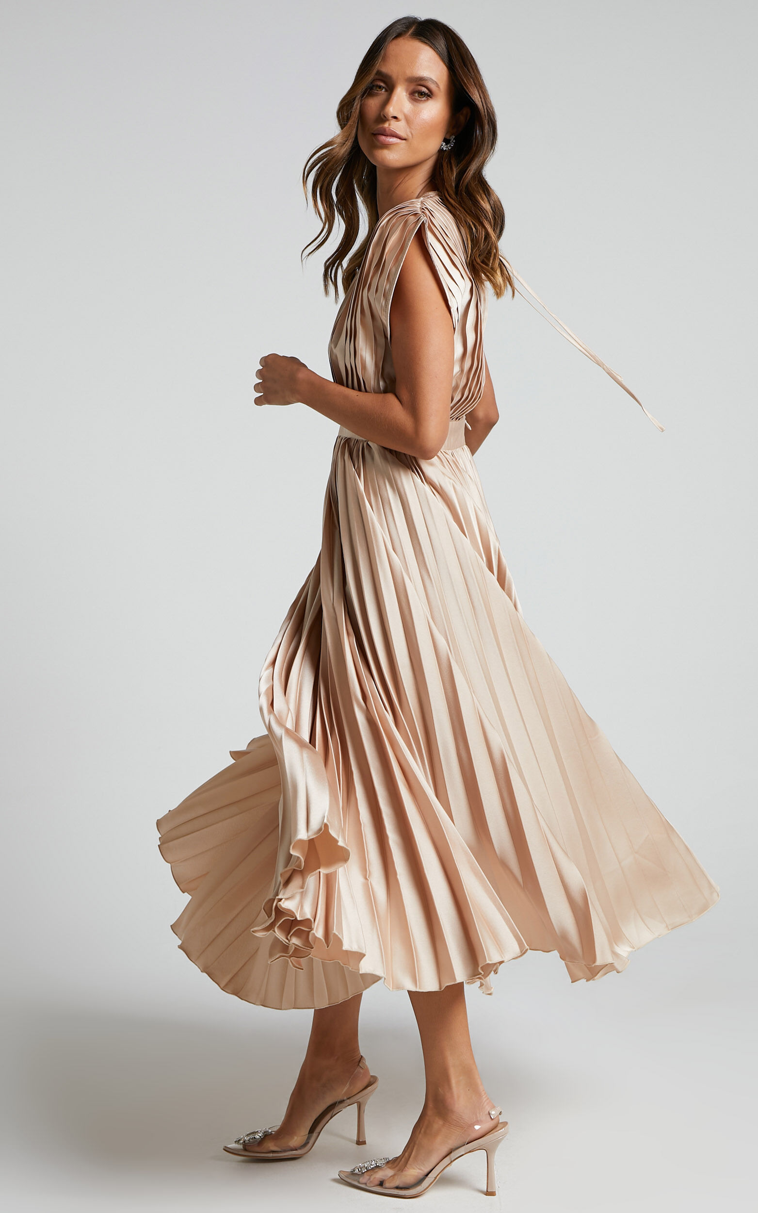 Della Midi Dress - Plunge Neck Short Sleeve Pleated Dress in Champagne