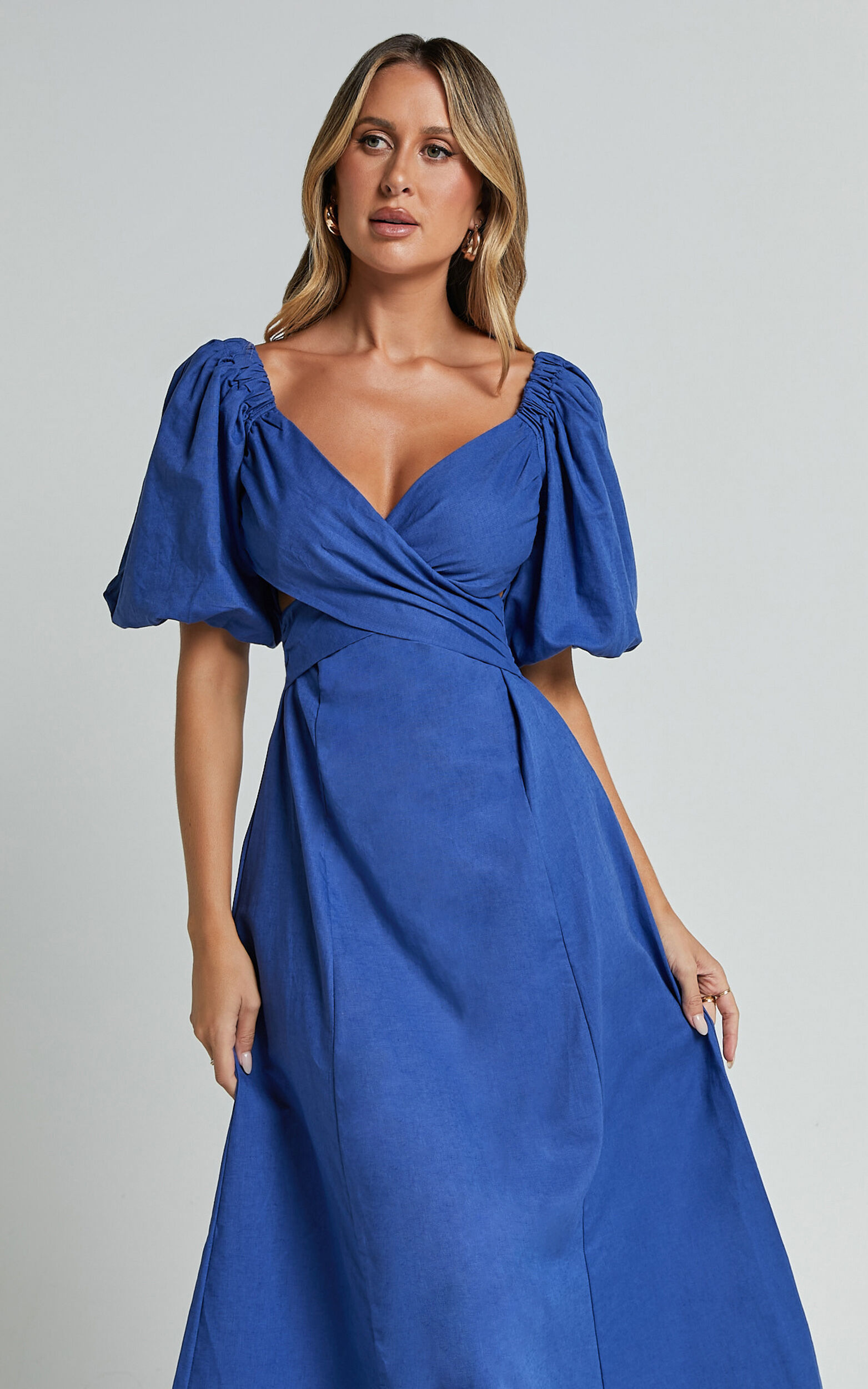 Amalie The Label - Janae Linen Blend Puff Sleeve Cut Out Midi Dress in Blue
