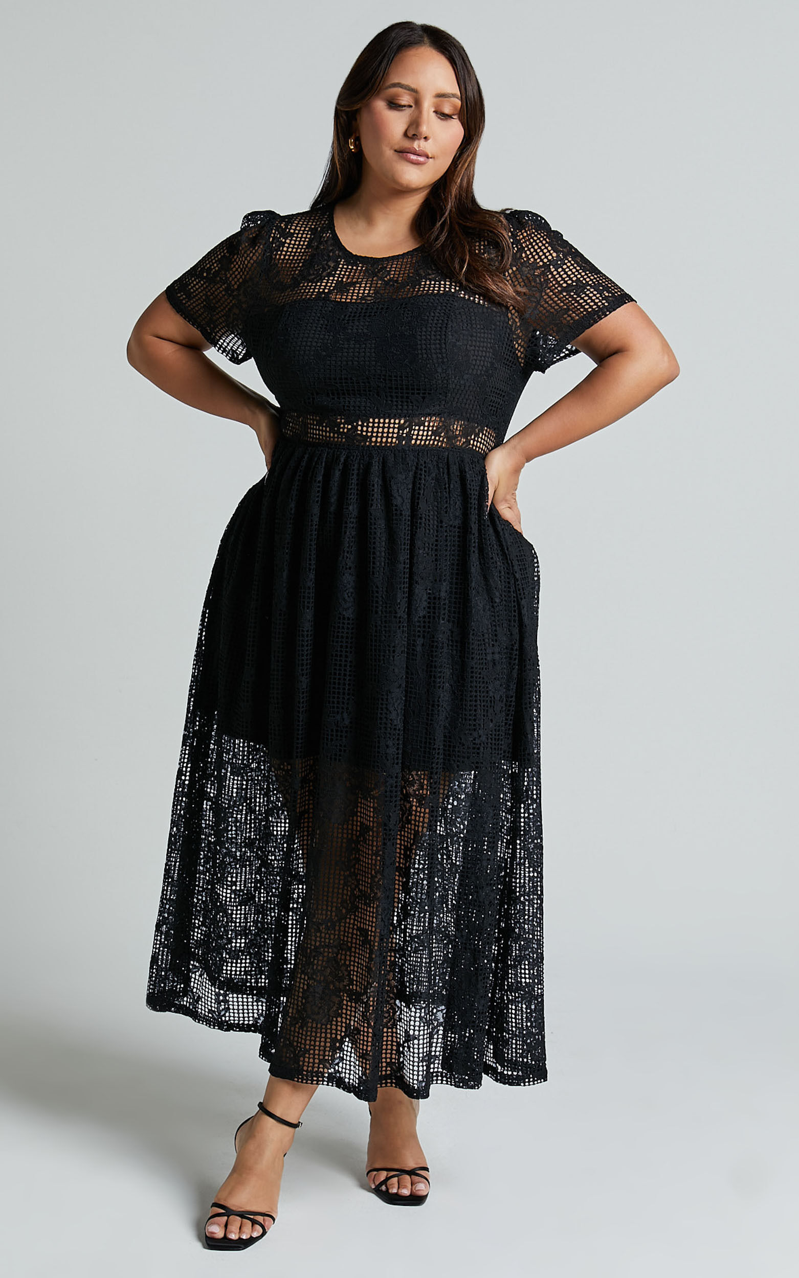 Leon Midi Dress - Short Sleeve Dress in Black