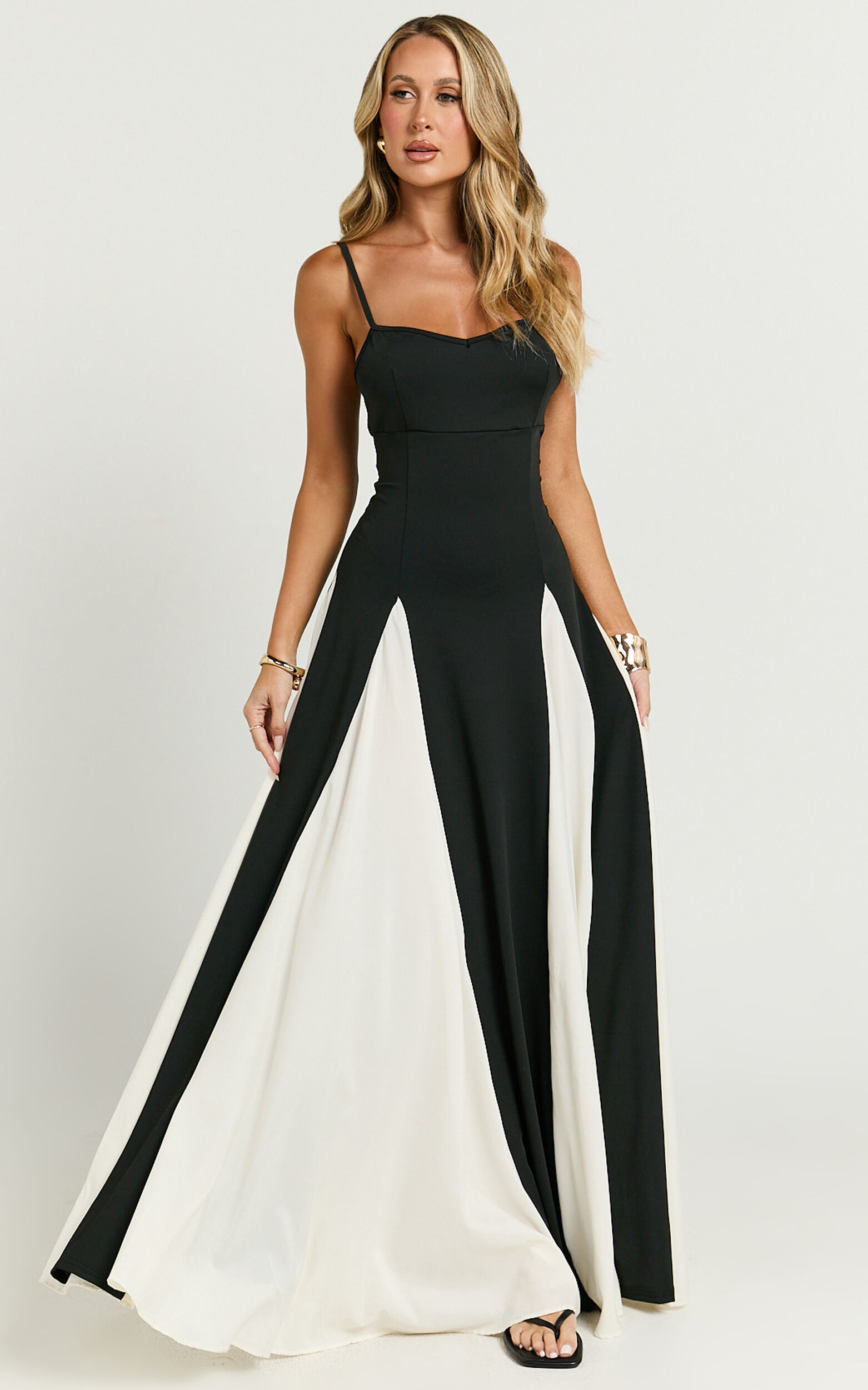 Rima Maxi Dress - Contrast Detail A-line Maxi Dress in Black