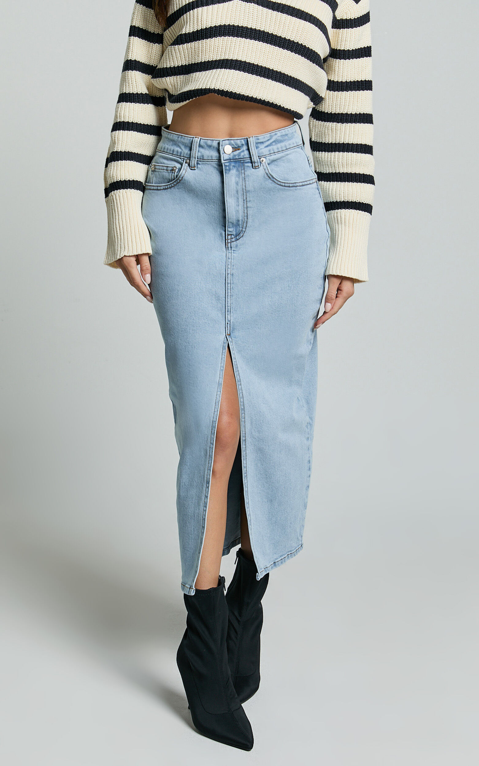 Anaya Midi Skirt - Denim Skirt in Light Blue Wash