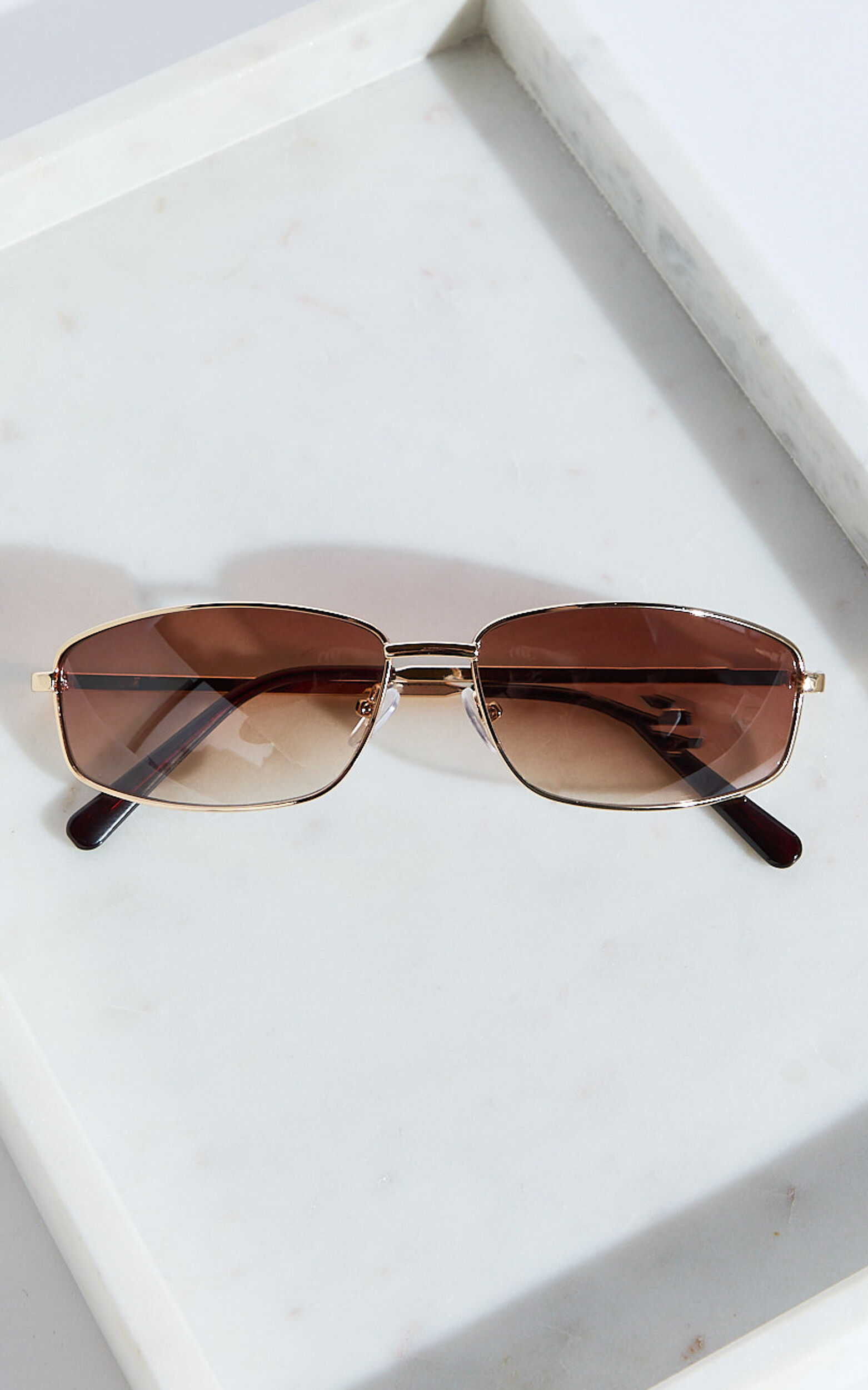 Leauna Sunglasses - Retro Oval Sunglasses in Gold/Brown