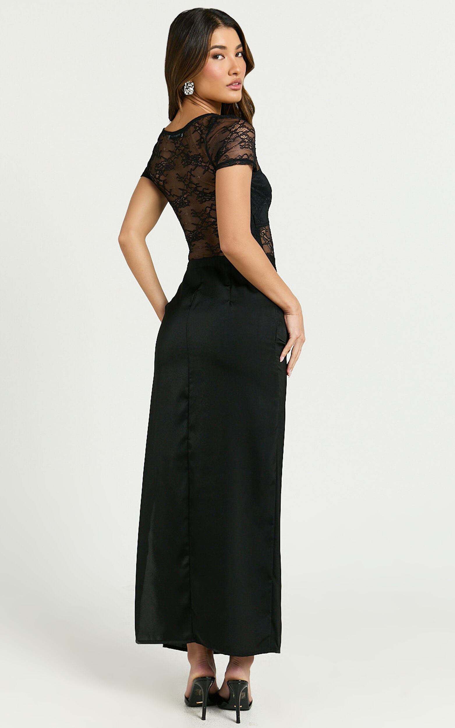 Jonna Midi Dress - Short Sleeve Boat Neck Lace Midi Dress in Black